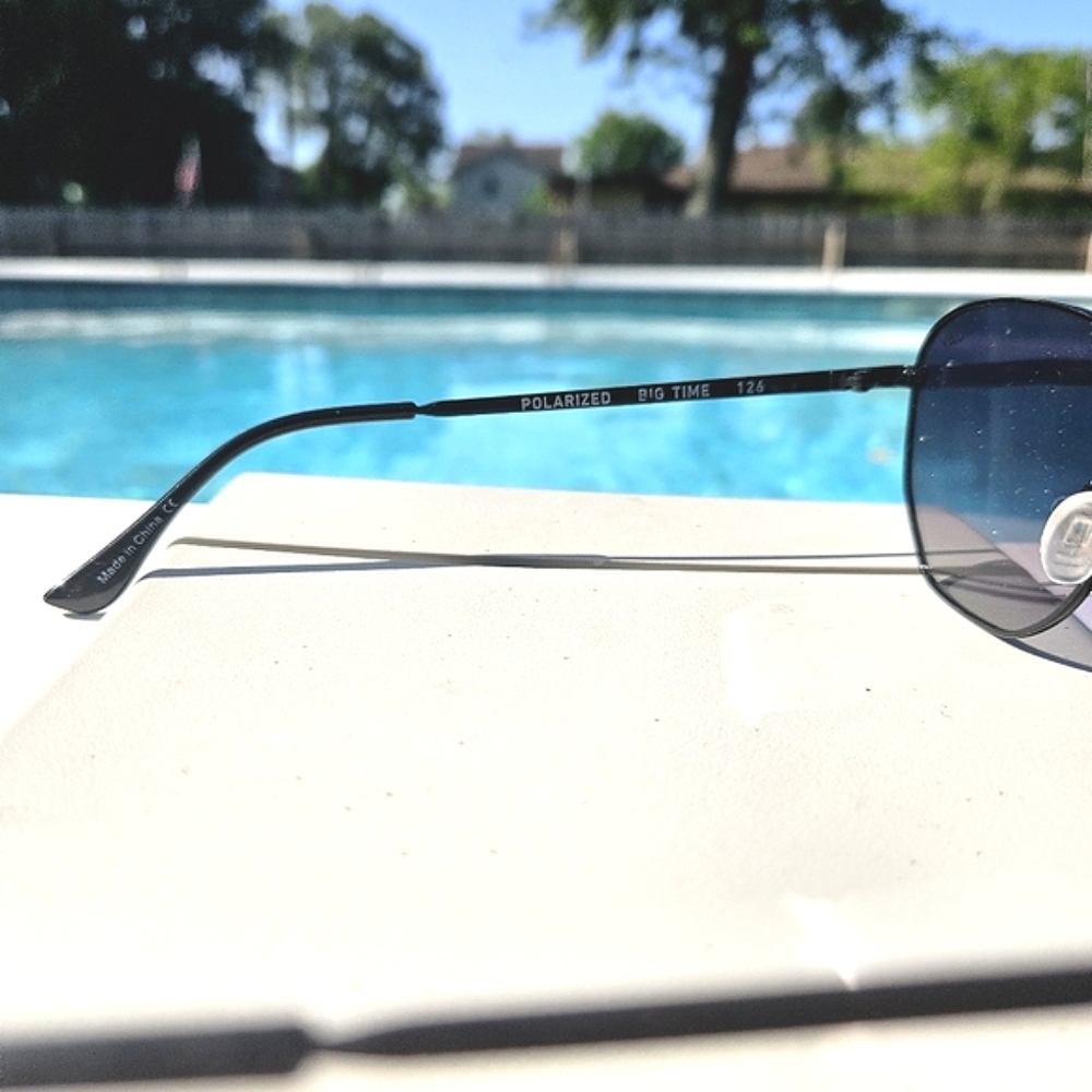 Quay Polarized Sunglasses - Picture 2 of 6